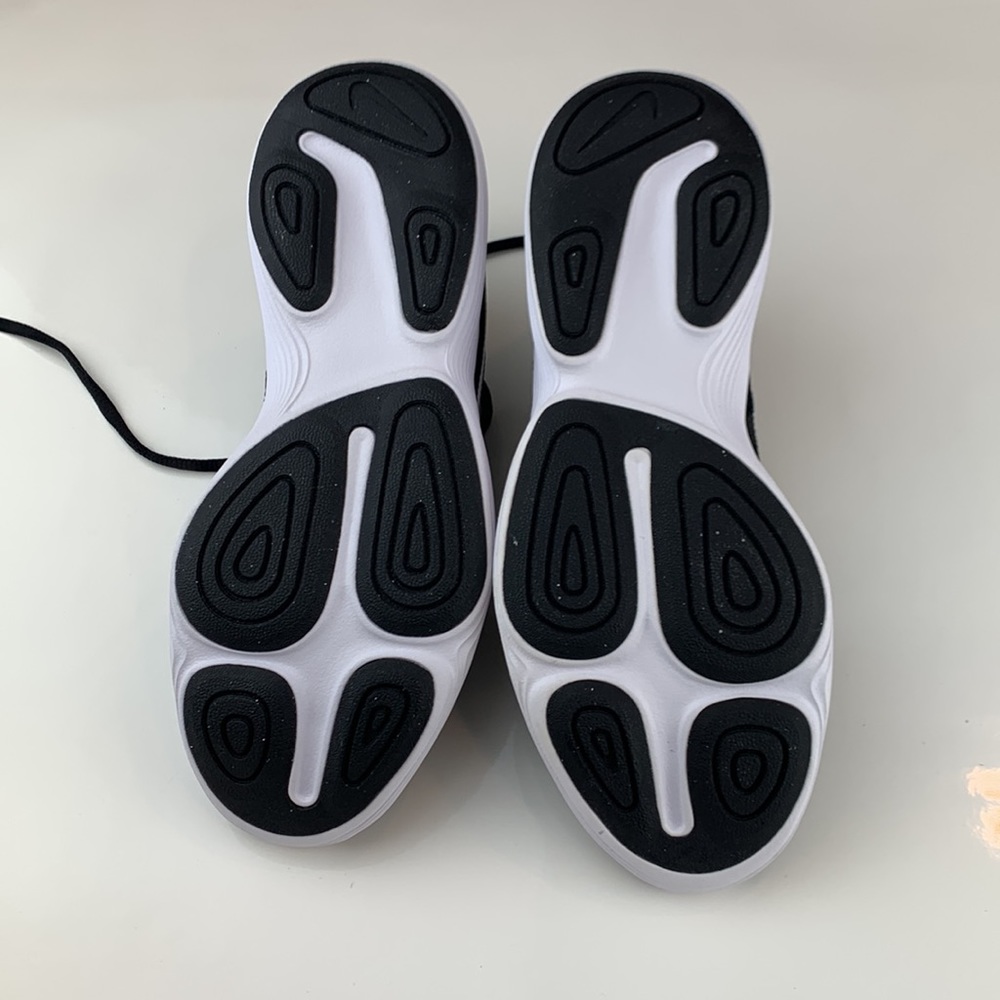 NWT! Nike  Revolution 4 (WIDE) GS 6 Youth - Picture 9 of 11